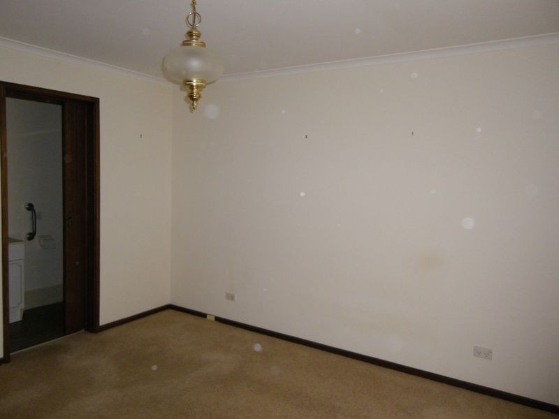 7 Goldberg Place, Bega NSW 2550