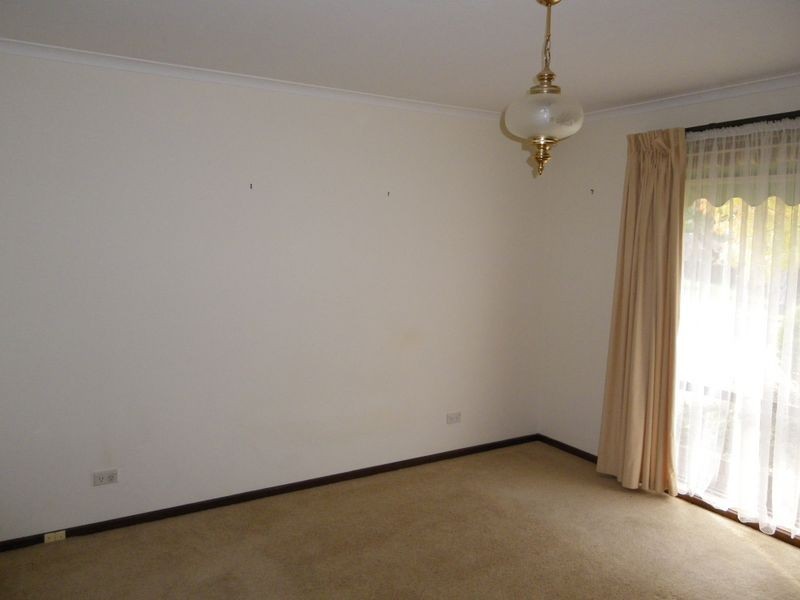 7 Goldberg Place, Bega NSW 2550