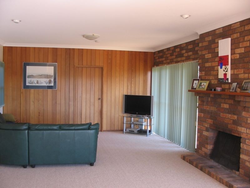 72 Gillcrest Drive, Bega NSW 2550