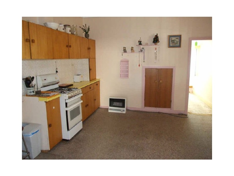 6 Gordon Street, Bega NSW 2550