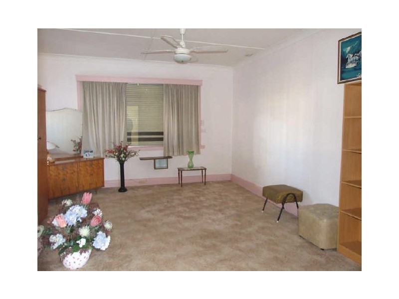 6 Gordon Street, Bega NSW 2550