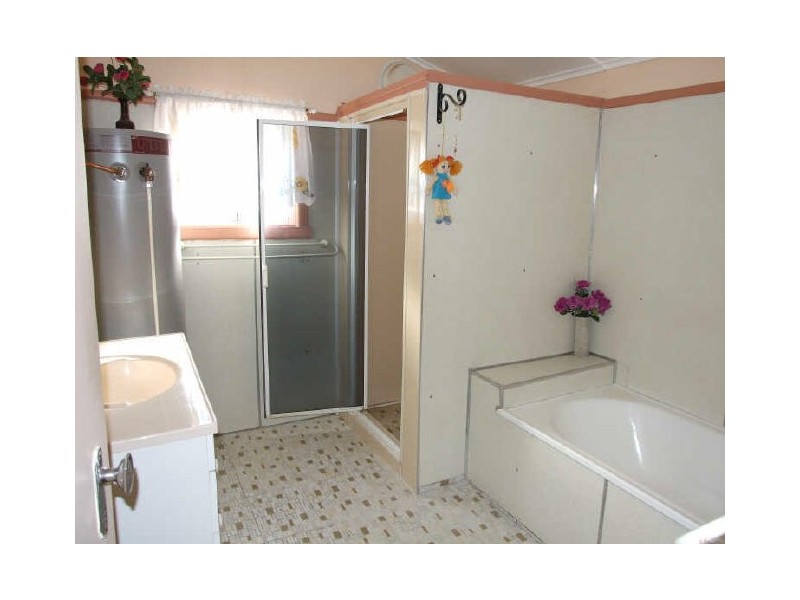 6 Gordon Street, Bega NSW 2550