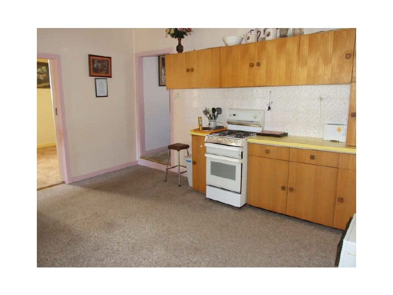 6 Gordon Street, Bega NSW 2550