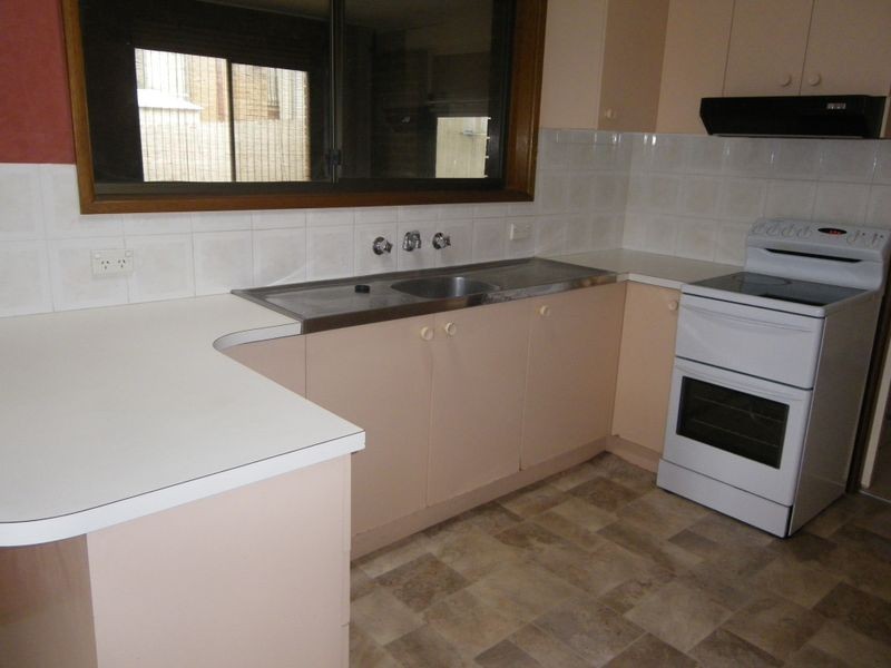 1 Goldberg Place, Bega NSW 2550