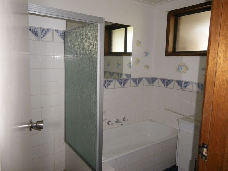 1 Goldberg Place, Bega NSW 2550