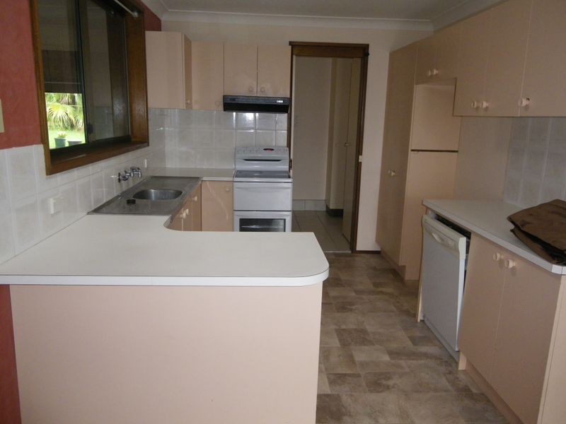 1 Goldberg Place, Bega NSW 2550