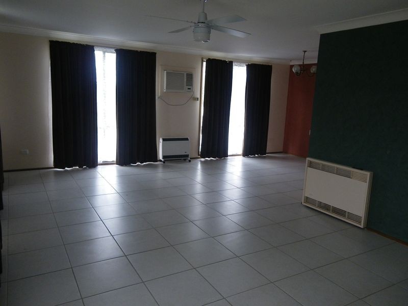 1 Goldberg Place, Bega NSW 2550