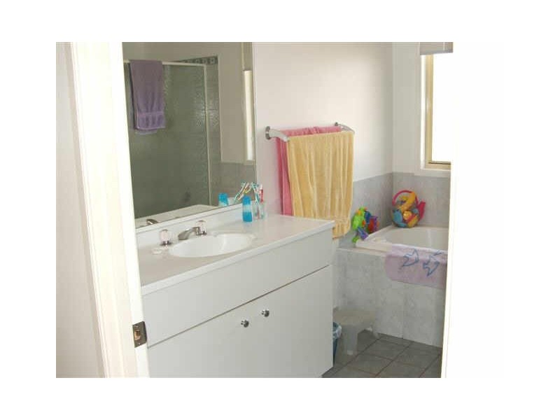 4 Valley Street, Bega NSW 2550