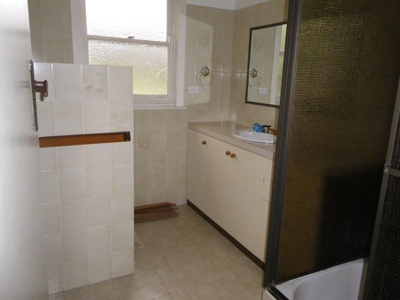 5 Dowling Street, Bega NSW 2550