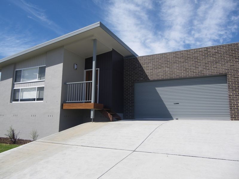 15 Koma Circuit, Bega NSW 2550