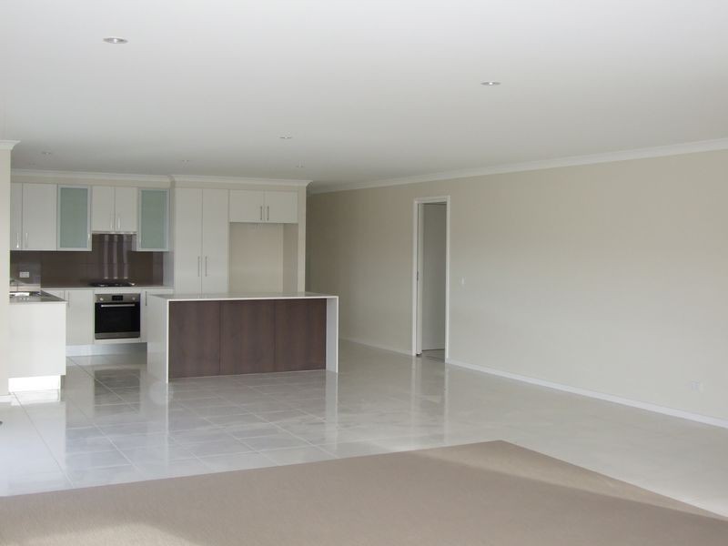 15 Koma Circuit, Bega NSW 2550