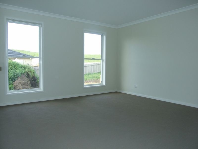 15 Koma Circuit, Bega NSW 2550