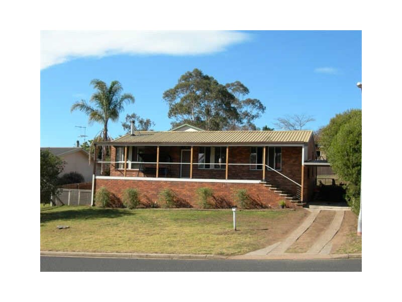 8 Laws Drive, Bega NSW 2550