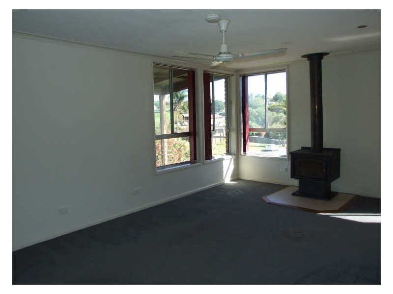 8 Laws Drive, Bega NSW 2550