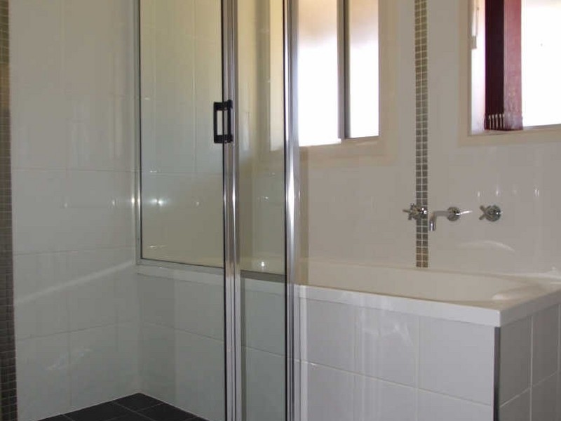 8 Laws Drive, Bega NSW 2550