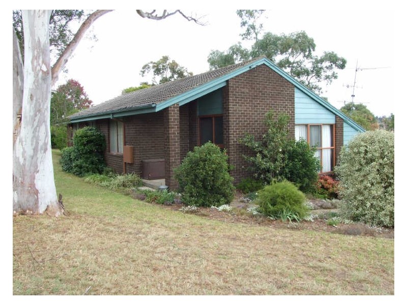 4 Weerona Court, Bega NSW 2550
