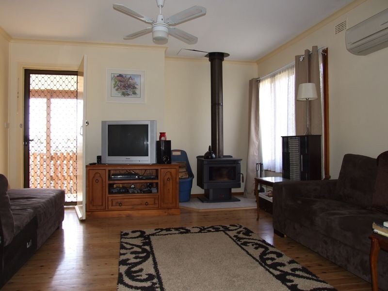 27 Girraween Crescent, Bega NSW 2550