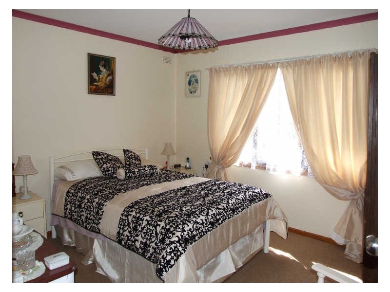 27 Girraween Crescent, Bega NSW 2550