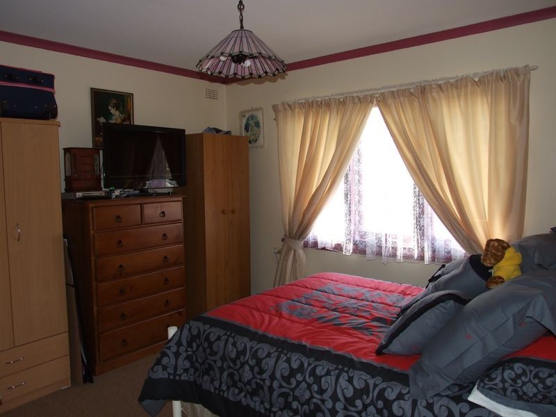 27 Girraween Crescent, Bega NSW 2550