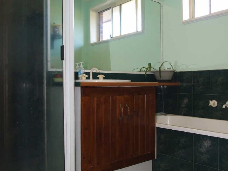 8 Manning Street, Bega NSW 2550