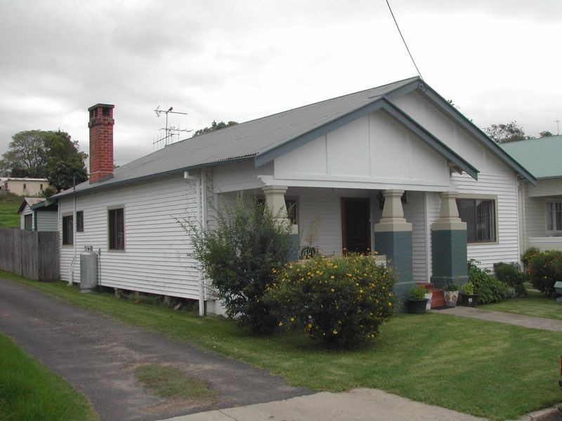 13 Gordon Street, Bega NSW 2550