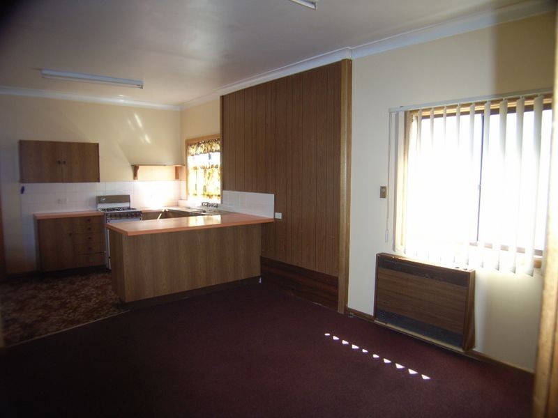13 Gordon Street, Bega NSW 2550
