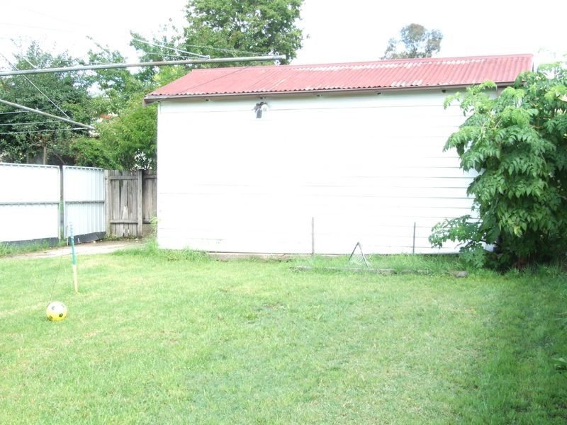 13 Gordon Street, Bega NSW 2550