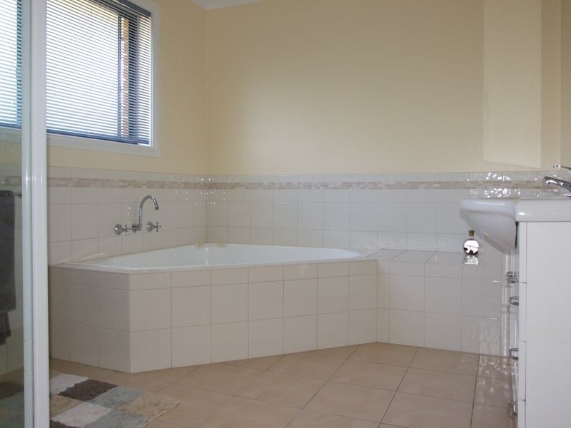 10 Redgum Close, Bega NSW 2550