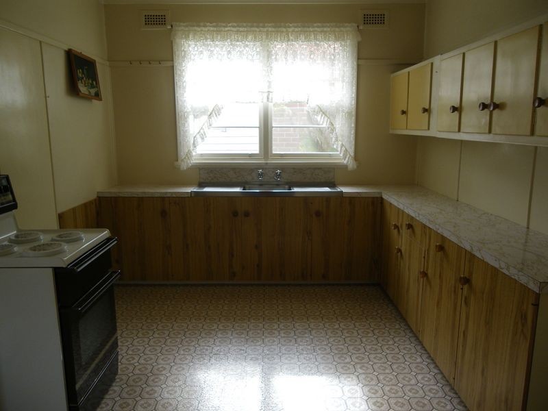 11 Wallace Street, Bega NSW 2550
