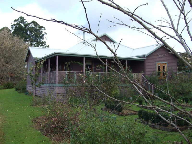 10 Fairview Street, Bega NSW 2550