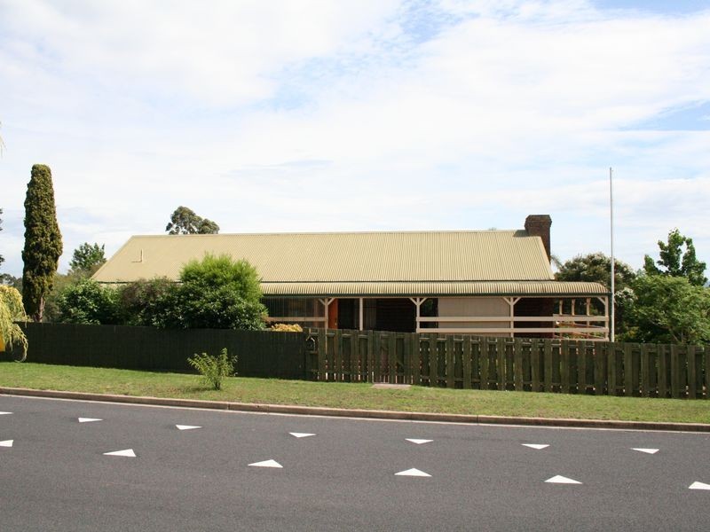 21 Laws Drive, Bega NSW 2550