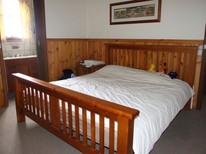 21 Laws Drive, Bega NSW 2550