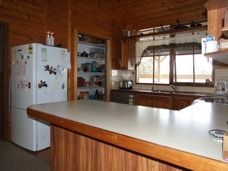 21 Laws Drive, Bega NSW 2550