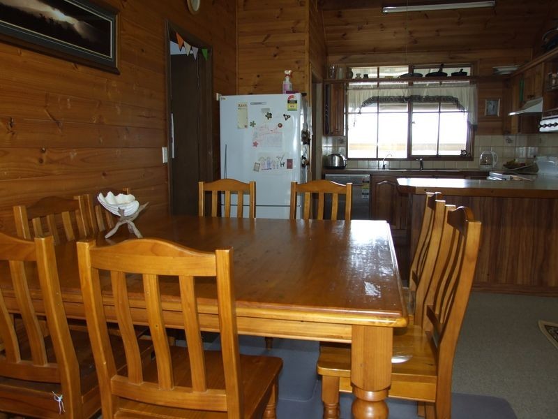 21 Laws Drive, Bega NSW 2550