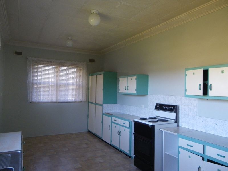 4 Tathra Rd, Bega NSW 2550