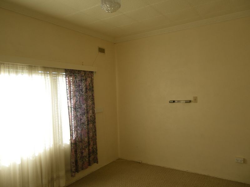 4 Tathra Rd, Bega NSW 2550
