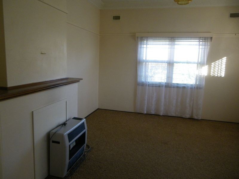 4 Tathra Rd, Bega NSW 2550