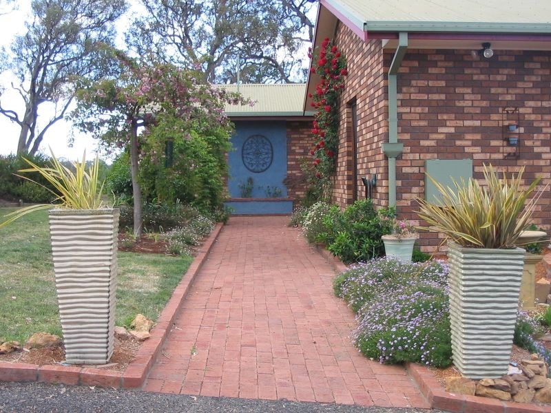 72 Gillcrest Drive, Bega NSW 2550