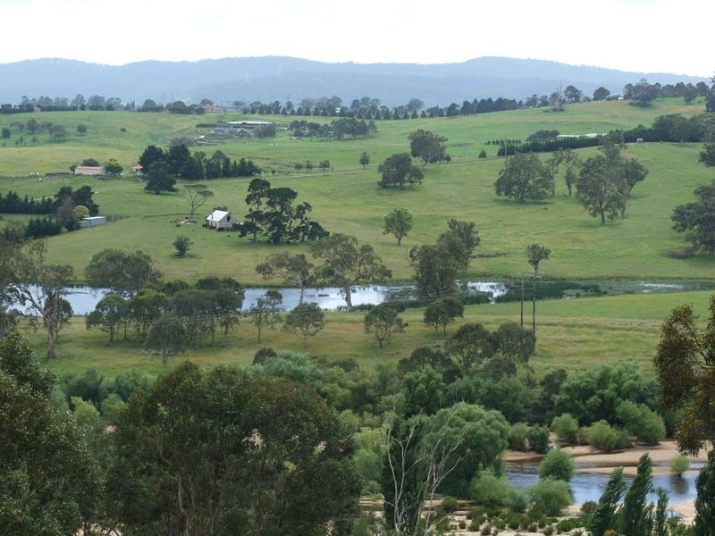 72 Gillcrest Drive, Bega NSW 2550