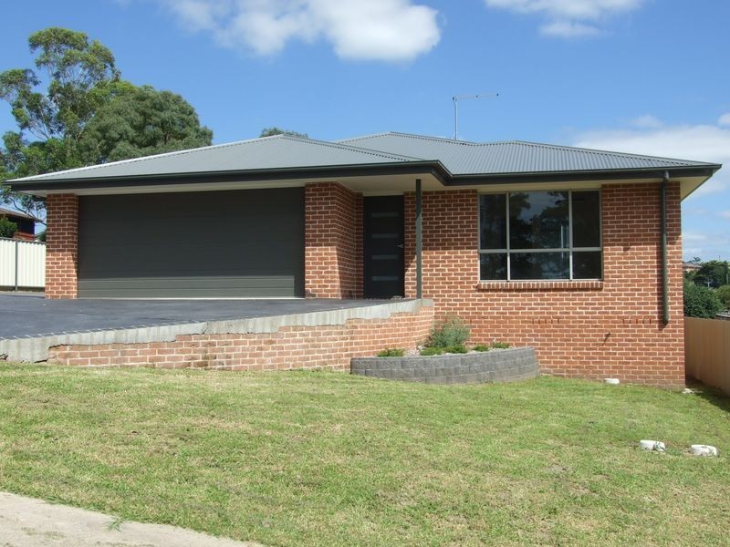 Unit 1 / 4 Thawa Close, Bega NSW 2550