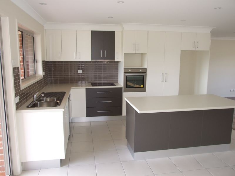 Unit 1 / 4 Thawa Close, Bega NSW 2550