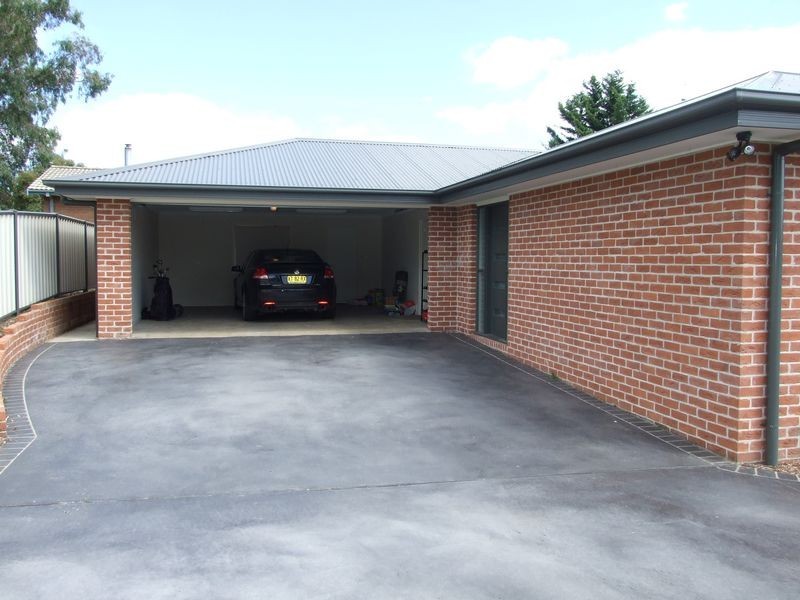 Unit 2 / 4 Thawa Close, Bega NSW 2550
