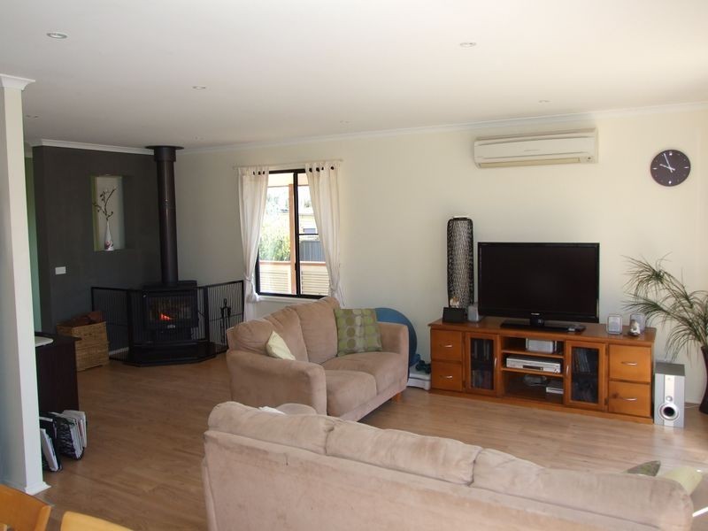 52 Valley Street, Bega NSW 2550