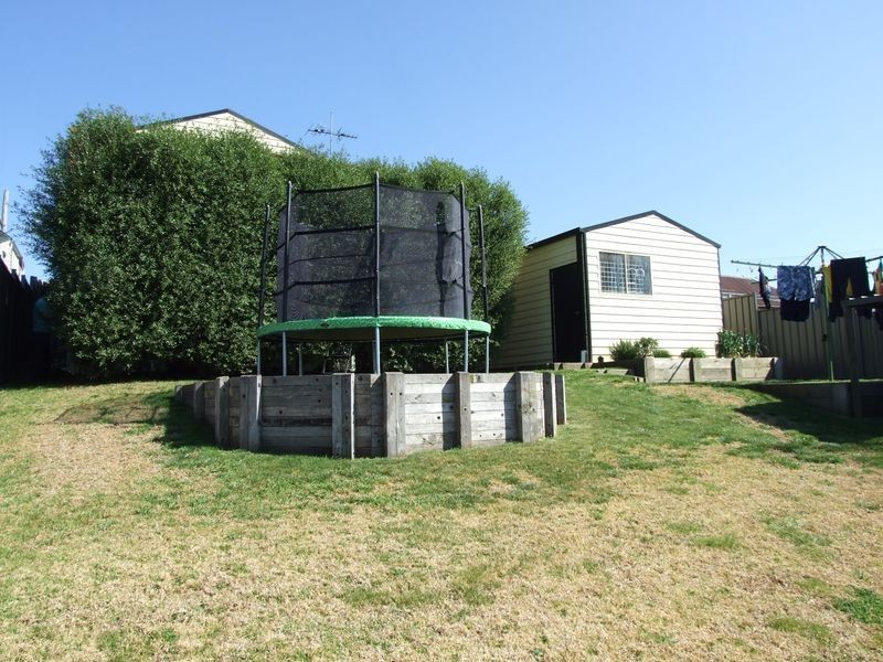 52 Valley Street, Bega NSW 2550