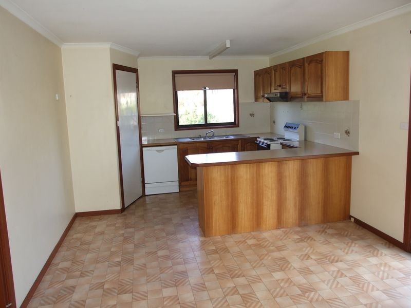 83 Valley Street, Bega NSW 2550