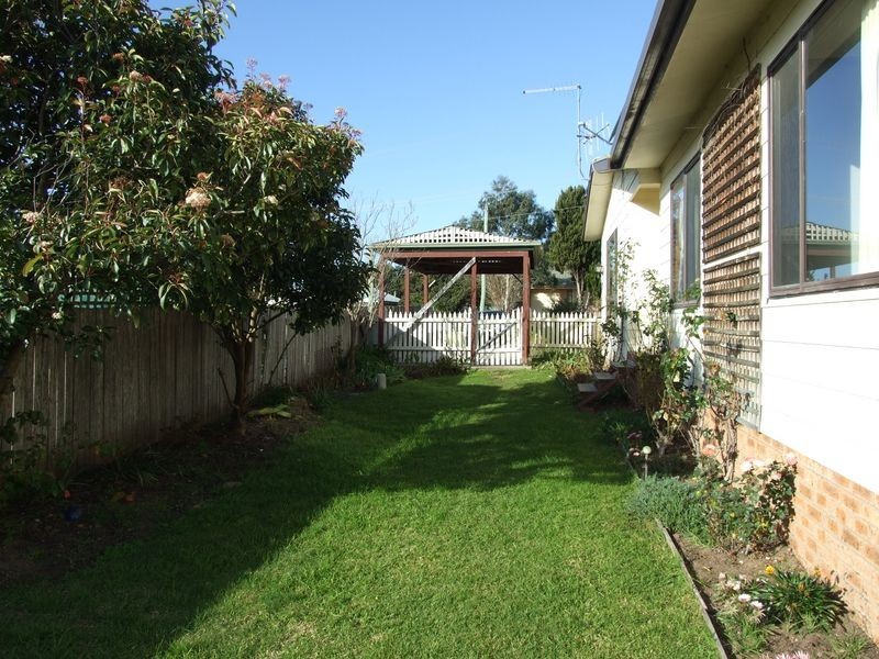 83 Valley Street, Bega NSW 2550