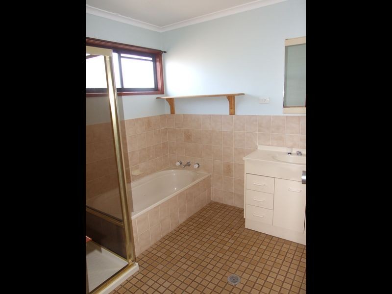 83 Valley Street, Bega NSW 2550