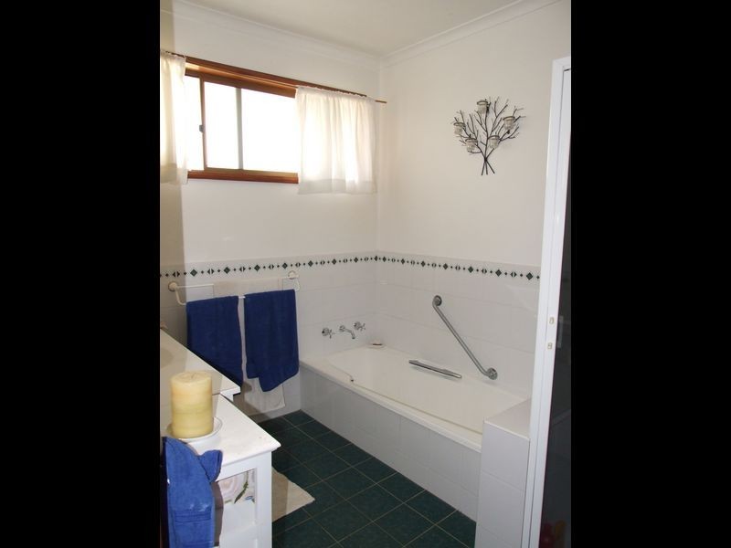 60 Ravenswood Street, Bega NSW 2550