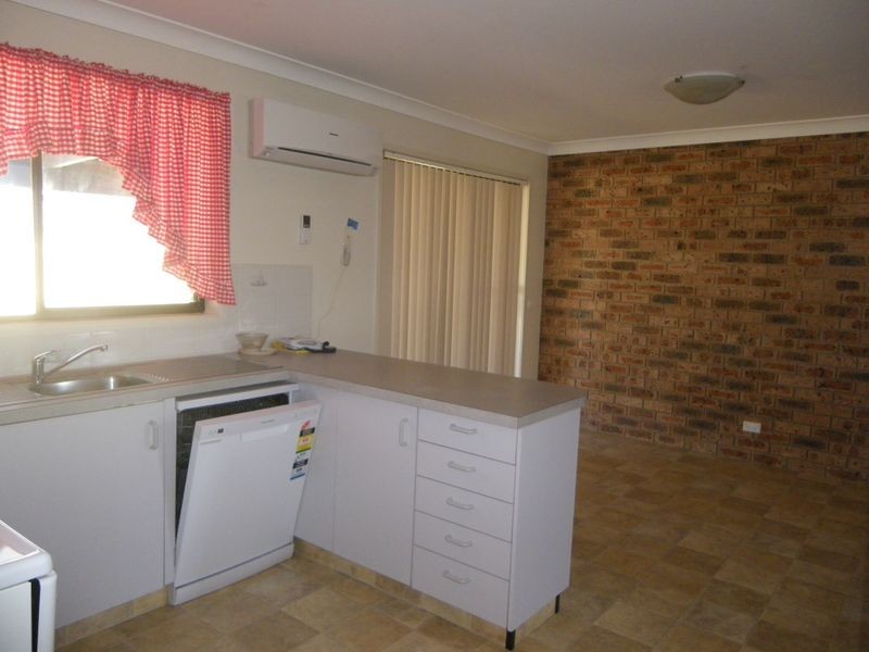 2 Laws Drive, Bega NSW 2550