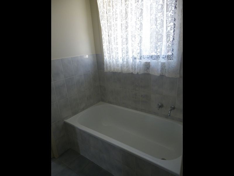 2 Laws Drive, Bega NSW 2550